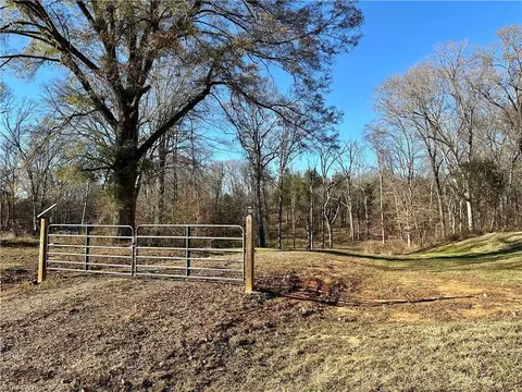 1541 Greensboro Street Ext, Lexington, NC 27295