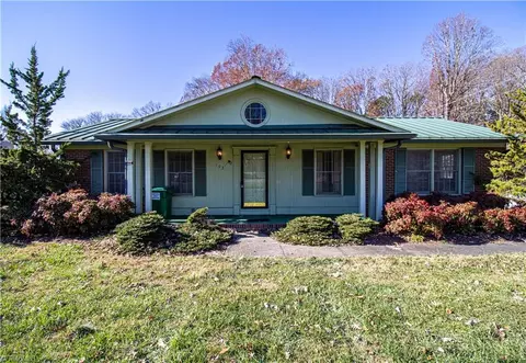 103 Bessemer Ct, King, NC 27021