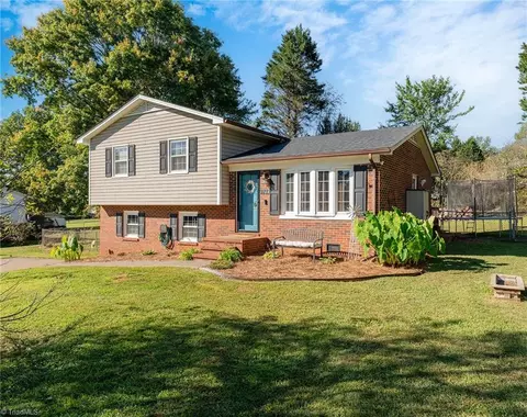 5933 Cutters Creek Ct, Pfafftown, NC 27040