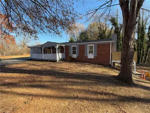 108 White Oak Ct, Eden, NC 27288