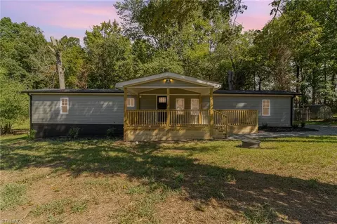 1134 Kentmere Rd, Greensboro, NC 27406