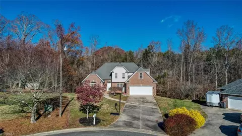 206 Pine Hill Ct, Reidsville, NC 27320