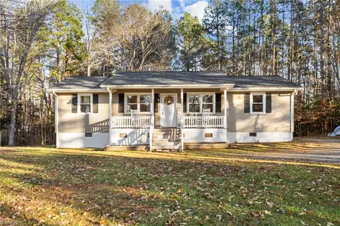 192 Hussey Ln, Robbins, NC 27325