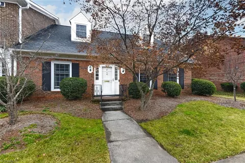 19 Fountain Manor Dr #E, Greensboro, NC 27405
