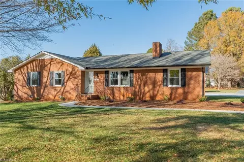365 Foxcroft Dr, Lexington, NC 27292