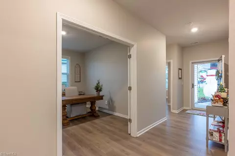 Entry Way - 4013 Limestone Ct, Clemmons, NC 27012 photo 1 of 6