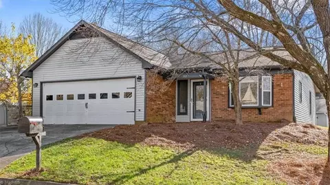 712 Woodbury Knolls Dr, Winston Salem, NC 27104