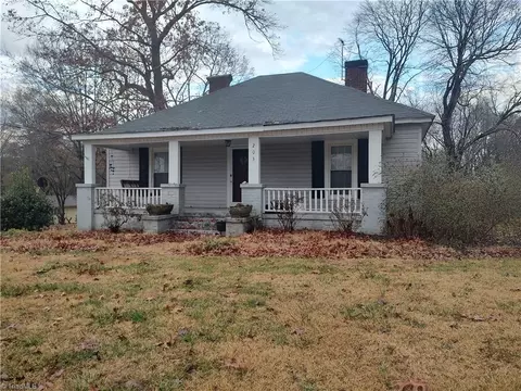 203 Rhodes Rd, Eden, NC 27288