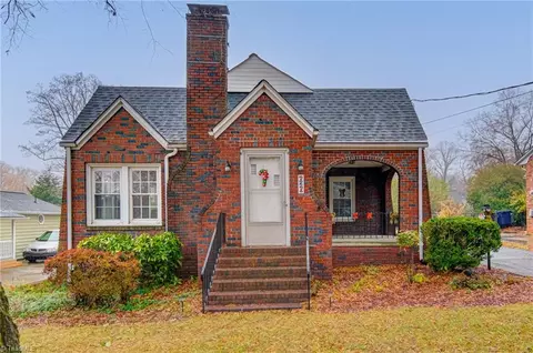 626 Knollwood St, Winston Salem, NC 27103