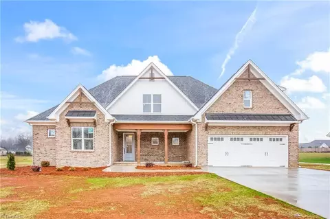 148 Meeting House Ln, Advance, NC 27006