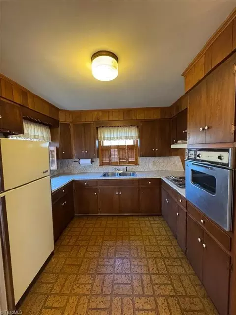 Kitchen - 152 Manor Ridge Rd E, Elkin, NC 28621 photo 2 of 4