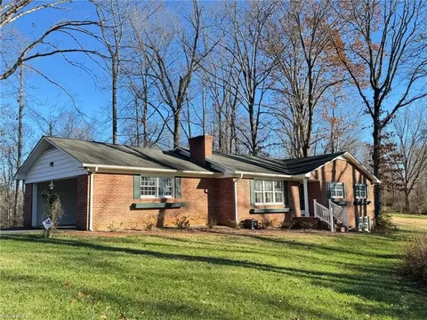 152 Manor Ridge Rd E, Elkin, NC 28621