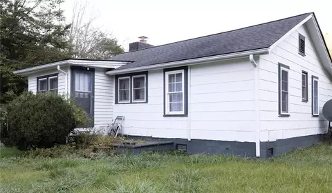 617 Phillips Branch Rd, Vilas, NC 28692