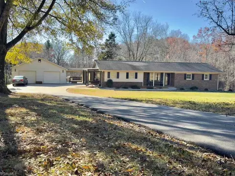 5103 White Plains Rd, Roaring River, NC 28669