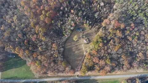 1432 W Chrisco Rd, Seagrove, NC 27341