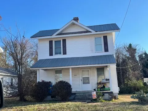 1227 Redding Dr, High Point, NC 27260