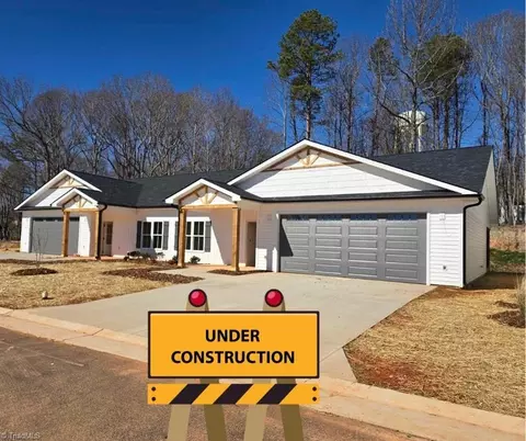 100 Old Heritage Rd, Kannapolis, NC 28081