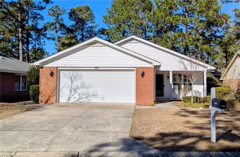 320 Robin Ln, Pinehurst, NC 28374