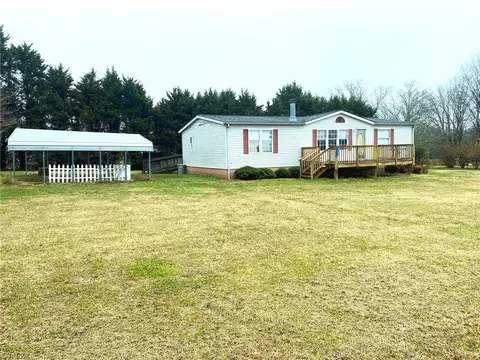 1642 Boiling Springs Rd, Purlear, NC 28665 photo 2