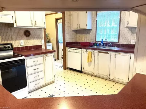 1642 Boiling Springs Rd, Purlear, NC 28665 photo 6