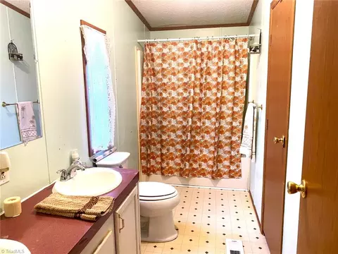 1642 Boiling Springs Rd, Purlear, NC 28665 photo 8