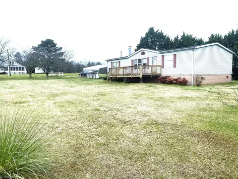 1642 Boiling Springs Rd, Purlear, NC 28665 photo 3