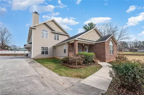 511 Lindsay St, Kernersville, NC 27284