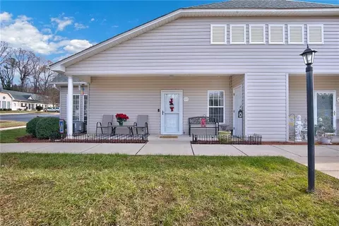 100 Brick Walk Ct E, Mocksville, NC 27028