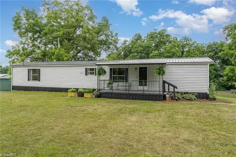 170 Arcadia Ct, Clemmons, NC 27012