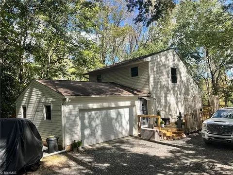1679 Riverside Dr, Lexington, NC 27292