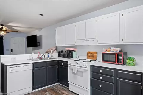 Kitchen - 606 English Ct, Trinity, NC 27370 photo 4 of 4