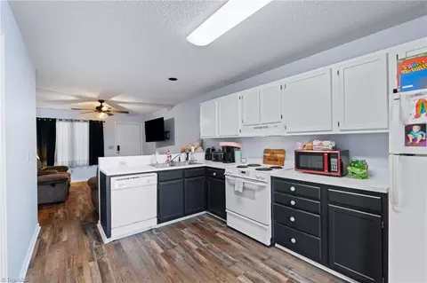 Kitchen - 606 English Ct, Trinity, NC 27370 photo 3 of 4