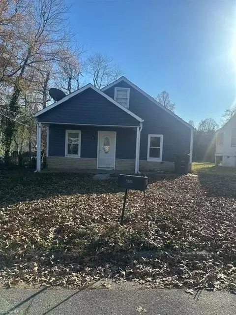 4008 Wooddale Ln, Greensboro, NC 27405