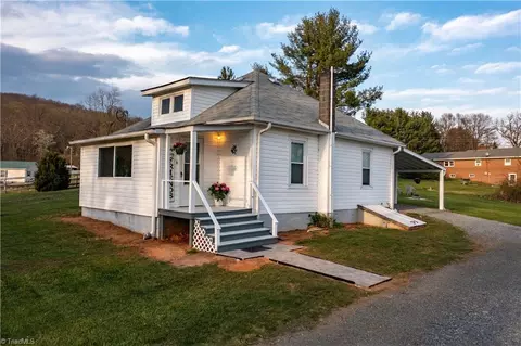 74 Joines St, Sparta, NC 28675