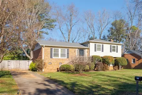 5208 Ainsworth Dr, Greensboro, NC 27410