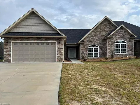 101 Cobblestone Ct, Mount Airy, NC 27030