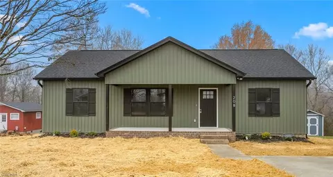 208 Bethlehem Ave, Thomasville, NC 27360
