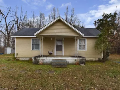 5810 Nc Highway 700, Eden, NC 27288