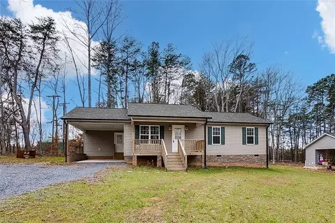 1040 Hub Morris Rd, Randleman, NC 27317