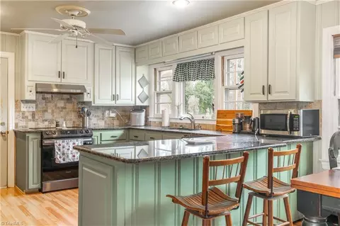 1704 Sherwood Rd, Lexington, NC 27292