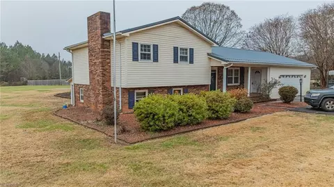 1347 Davie Academy Rd, Mocksville, NC 27028
