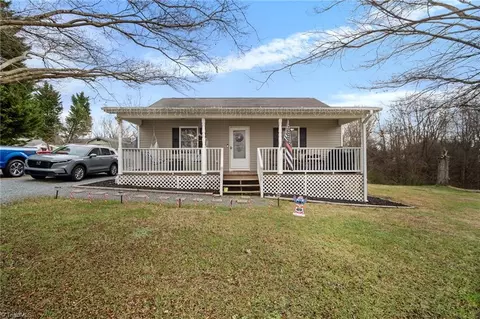 1304 Hollow Forest Rd, Winston Salem, NC 27105