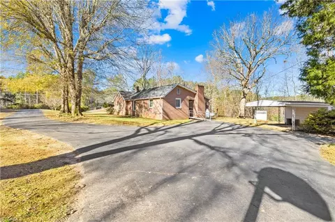 513 Pineville Rd, Statesville, NC 28677