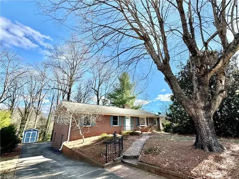 2565 Weymoth Rd, Winston Salem, NC 27103