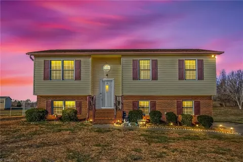 7630 Stonewell Ln, Tobaccoville, NC 27050