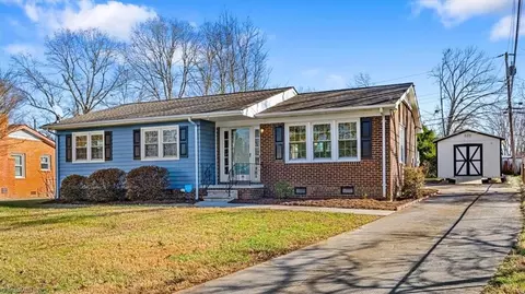 2758 Woodbury Dr, Burlington, NC 27217