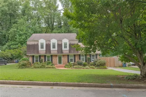 1051 Foxhall Dr, Winston Salem, NC 27106