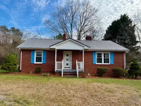 1205 Lineberry St, Ramseur, NC 27316