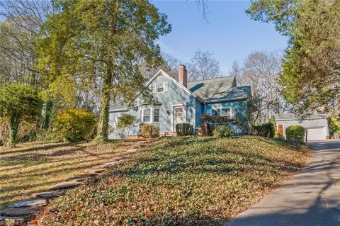 1447 Old Town Rd, Winston Salem, NC 27106