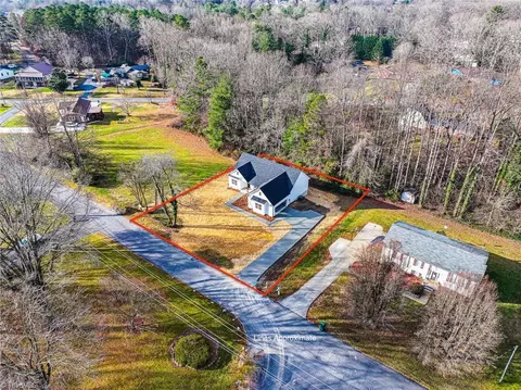 2107 Elizabeth Dr, Mount Airy, NC 27030